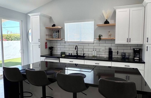 Phoenix House | NEW Phx Pool Home with Deep End + Central Location! Sleeps up to 8 guests.