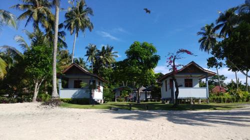 Nias Bed & Breakfast | New Raya - Nias Beach Bungalows