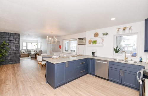 Fargo House | NEW Remodeled Townhome in Central Fargo