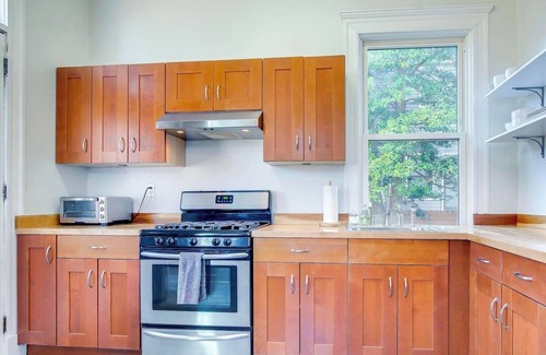 Bonnycastle House | New Renovated 2BR Highland Home Hot Tub Playground