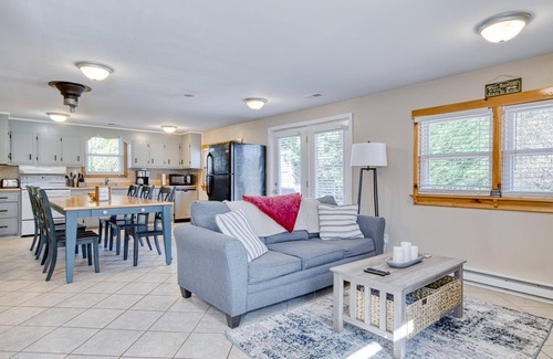 Belspring Cabin | New River 3BR - Fishing, Kayaking, Hot tub, VT Game Weekends
