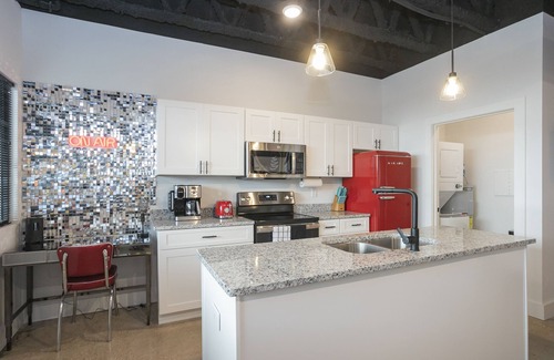 Nashville Condo | New!* Rock & Roll Retreat Near Airport & Downtown!