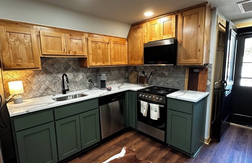 Afton Cabin | NEW! Romantic Adults only secluded Aframe on Grand Lake O’Cherokees. Lake front.