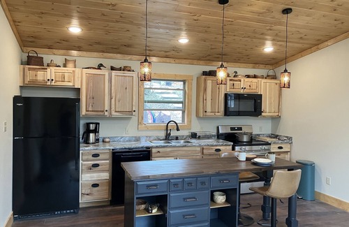Mammoth Spring Cabin | New Romantic Secluded Cabin for two in beautiful Mammoth Spring Arkansas!