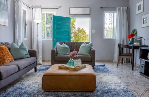 Ladyville House | NEW Secured & Gated Modern Home w/ ACs, NetFlix , WiFi - 7 min to Airport