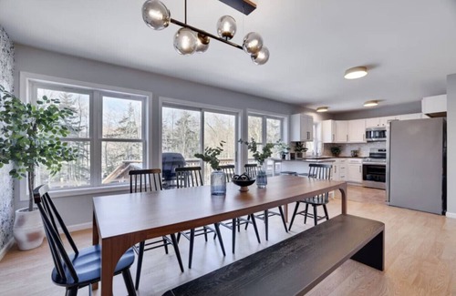 Tobyhanna House | NEW Serene Lakefront Retreat|Hot Tub, Fire Pit & GameRoom