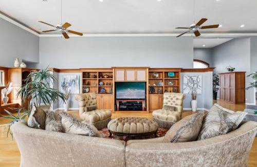 Mount Vernon House | New Skagit Tulip Farm Estate 3 beds 2 baths