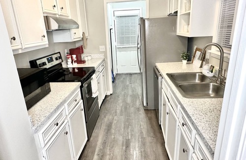 Tougaloo House | NEW! Spacious, Cozy, & Quiet Home Sleep 6