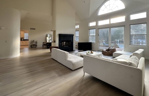 Hampton Bays House | NEW Spacious, Private Scandinavian Inspired