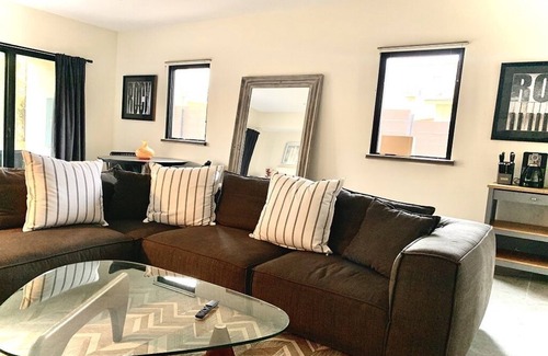 Larchmont Apartment | New Studio Apartment in Larchmont Village