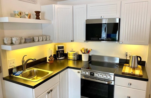 Williamstown Apartment | New Studio In Town, By the Water