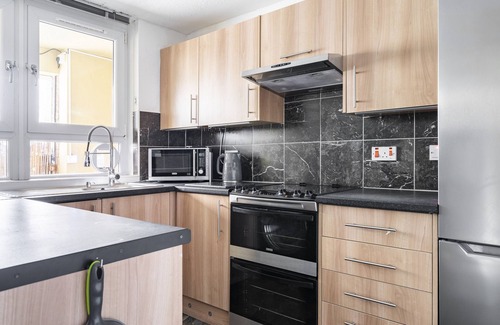 North West Apartment | New! Stunning 1 bed apartment with private balcony in West end area