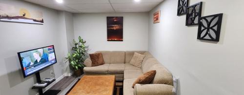 Transcona House | New Stylish 2-Bedroom Basement Suite