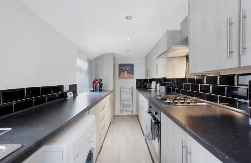 Darlington House | New! Stylish 4BR in St John's