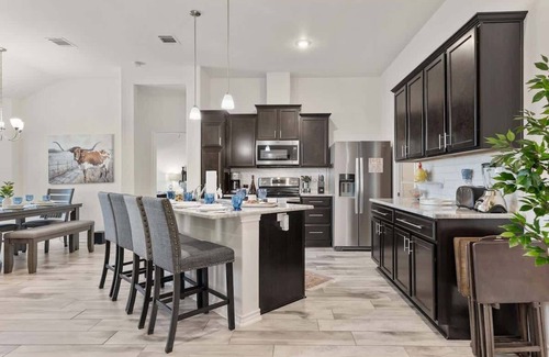 Temple House | NEW* Temple+4Bd+1 Story+Pet Friendly+FAST Wi-fi