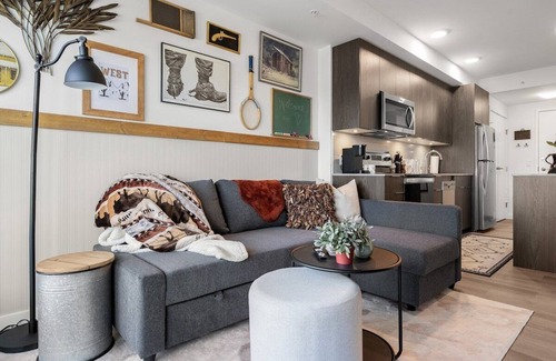 Crescent Heights Apartment | NEW!The Calgary Saloon! 1BR w Rooftop Patio & AC