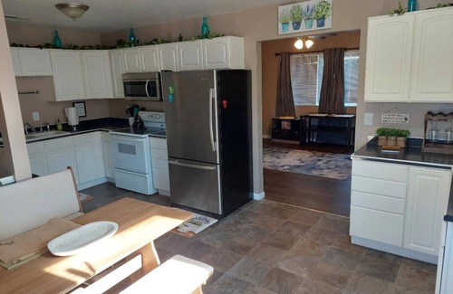 Marion Apartment | NEW! The Uptown Oasis.seconds from Uptown Marion!