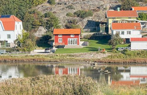 Kungshamn House | New Timber Holiday Home With Bay Views