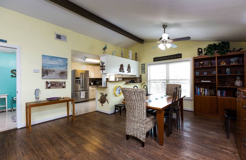 Jamaica Beach House | NEW TO THE MARKET FAMILY TIDES - BEACH HOUSE IN JAMAICA BEACH