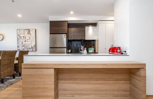 City East Apartment | New to VRBO: North-Facing APT 3 min to Canberra Times Fountain