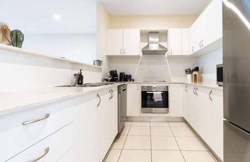 Lyneham Apartment | New to VRBO: Captivating 3BR/2BA APT close to Dickson Shopping!