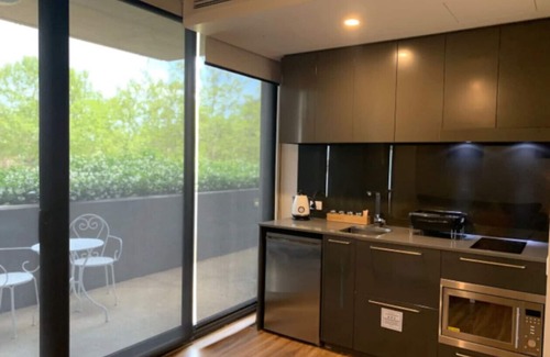 Lyneham Apartment | New to VRBO: Deluxe Studio Apartment in the Center of Canberra