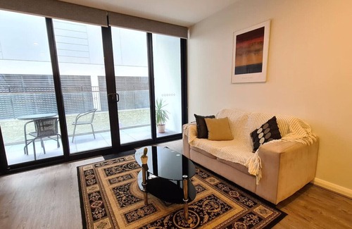 Kingston Apartment | New to VRBO: Kingston Foreshore Contemporary Apartment