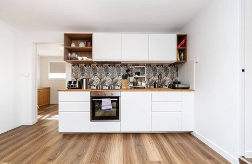 Deakin House | New to VRBO: Modern Home: Conveniently Close to Hospitals