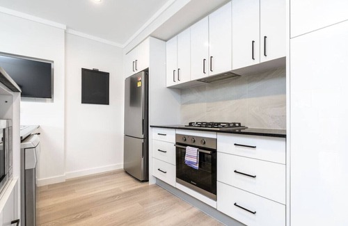 Crestwood Apartment | New to VRBO: Renovated Townhouse Close to the CBD and Schools