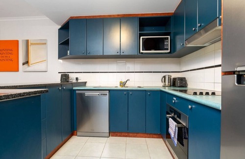Griffith Apartment | New to VRBO: Vibrant 2BR Apt | 500m to Manuka/Kingston!