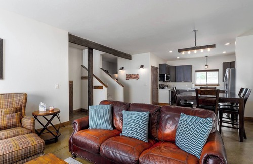 Georgetown House | New townhouse at GTL! Easy winter access!
