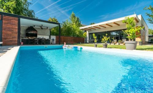 Petrovaradin Villa | New Villa with swimming pool