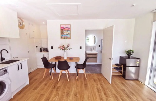 Lake Tekapo Apartment | New warm quiet comfy & cozy studio/king bed