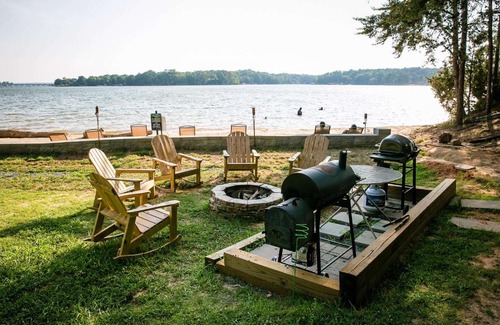 Steele Creek House | New Waterfront Cabin on the Large Sundeck #21 cabin