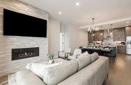 Hideout House | New with Gorgeous Views, Wi-fi & Private Hot Tub + Pet-friendly!