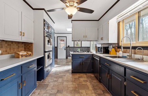Tamworth House | NEW! Woodland Retreat - Hot tub/Game Room/Firepit