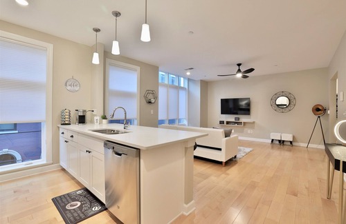 Over-the-Rhine Condo | *New* XquisiteMidCenturyM0d~ Condo *OTR* w/Parking