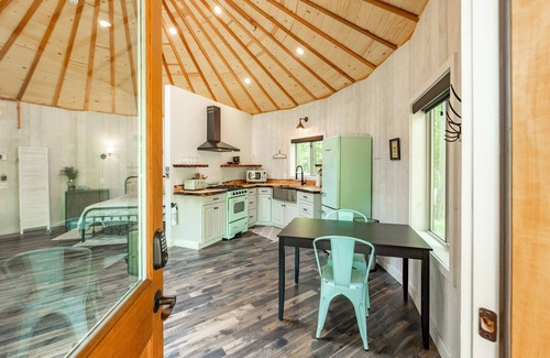 Thayerville Cabin | New! Yellowstone Yurt: Lake Area, Gas Fireplace, Sauna!