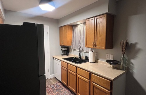 Evansville House | New York at Night: 3-bedroom house & 2 car garage