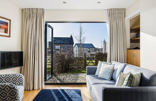 Holworth Villa | Newbury Cottage - Two Bedroom Villa, Sleeps 4