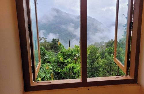 Todupulai Villa | NewCastle Holidays & Resort-5 BHK Entire Property near Idukki & Munnar