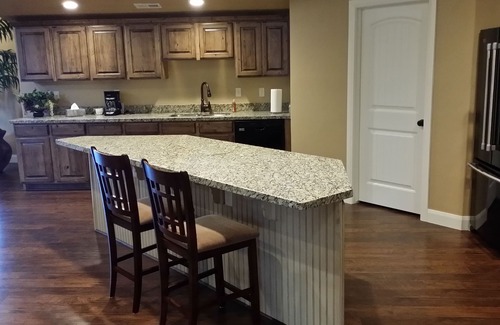 West Bountiful Apartment | Newer 2000 plus sq ft Apartment Bring your Pets and Toys