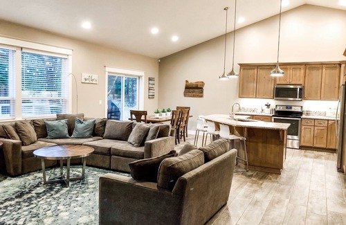 Kiwanda Shores House | Newer construction open floor plan two blocks from the beach in Kiwanda Shores!