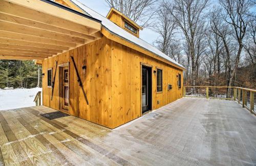 Morrisville House | Newly Built Cabin with Hot Tub - 16 Mi to Stowe Mtn!