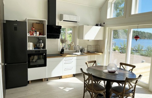 Jarnforsen House | Newly built cottage located on lake plot next to Lake Flaten outside Virserum | SE05072