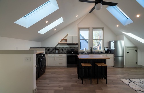Baker House | Newly Built Guest House - Baker Neighborhood