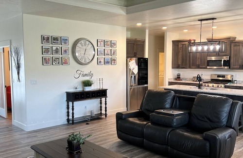 Preston House | Newly built in 2022. Cheerful, 3-Bedroom Home