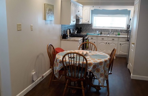 Muscle Shoals Apartment | Newly built upstairs Garage Apartment 900 sq.ft. sleeps 8; washer/dryer.