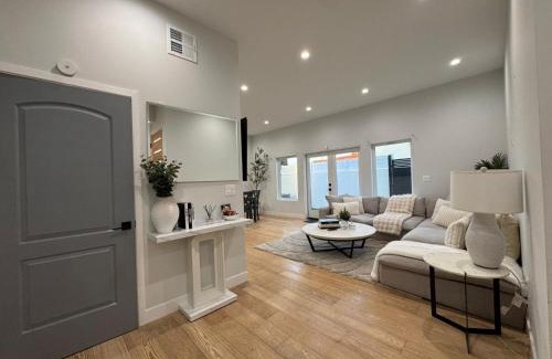 Pico - Robertson Apartment | Newly constructed 2 bedroom by La Cienega Plaza with parking, modern kitchen, washer dryer and very central to attractions