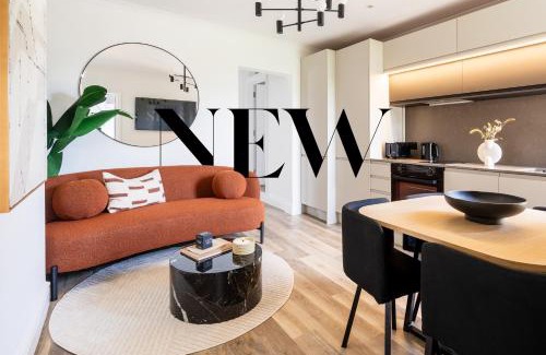Hillingdon Apartment | Newly Designed, 2br Apt, 5min from Northwood London Tube Station, NATO HQ, Ideal for Wembley, Warner Studio, Contractors